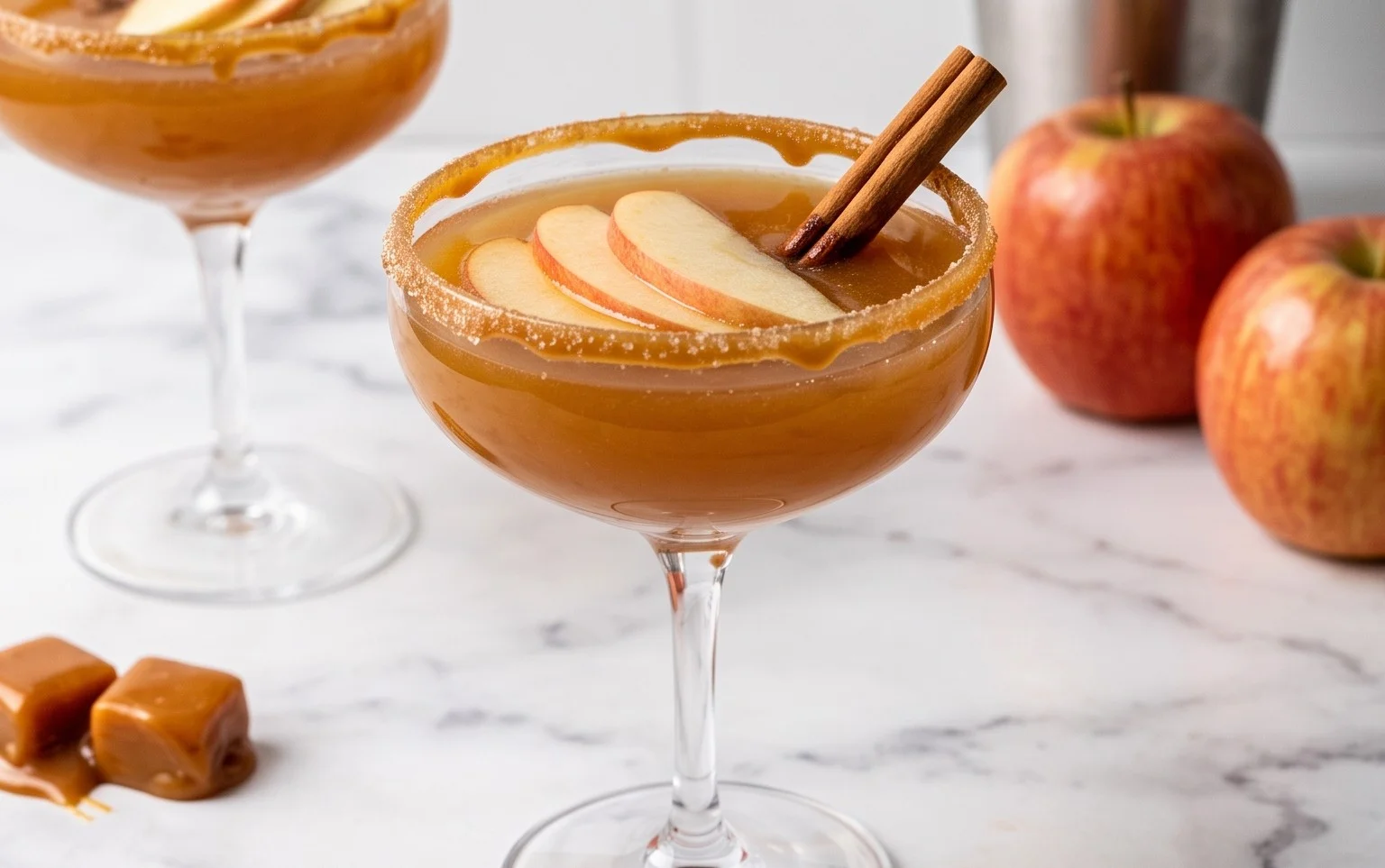 Easy Caramel Apple Cocktail Recipe